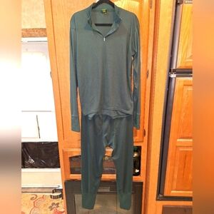 A Cabela's set of green thermals in a men's size large.
